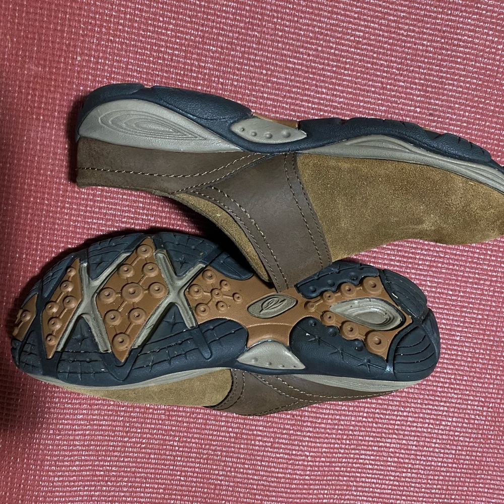 Shoe - Picture 6 of 8